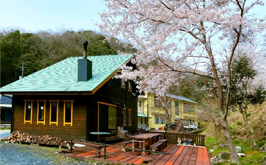 《黄福の町》 岡山県美咲町 山荘やなはら ロッジ松ぼっくり 1泊2日 2食付 2名様 貸切プラン ／ ロッジ ログハウス 貸し切り 貸切 宿泊 宿泊券 ペア宿泊券 ペアチケット チケット 券 食事付き 岡山県 美咲町