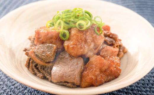 【3ヶ月定期便】焼くだけ総菜 肉の卸 石井 牛ホルモン 約1.8kg(約300g×6)×3回 計約5.4kg / 3回定期便 ホルモン 牛肉 お肉 肉 簡単調理 味付き たれ漬け おかず 総菜 惣菜 グルメ 定期便 岡山県 美咲町 冷凍